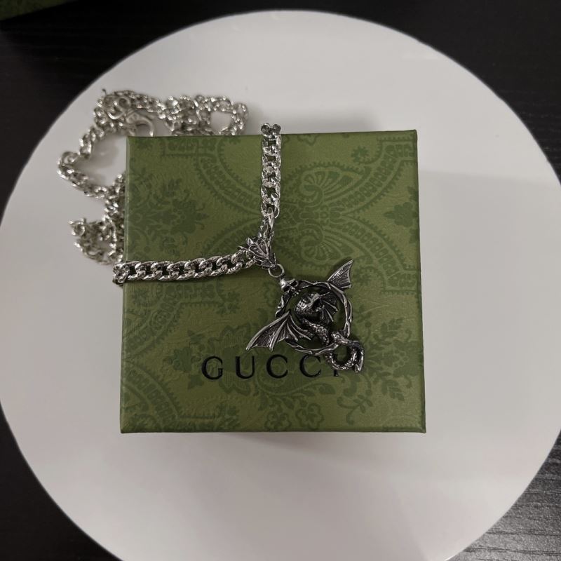 G*u*i necklaces